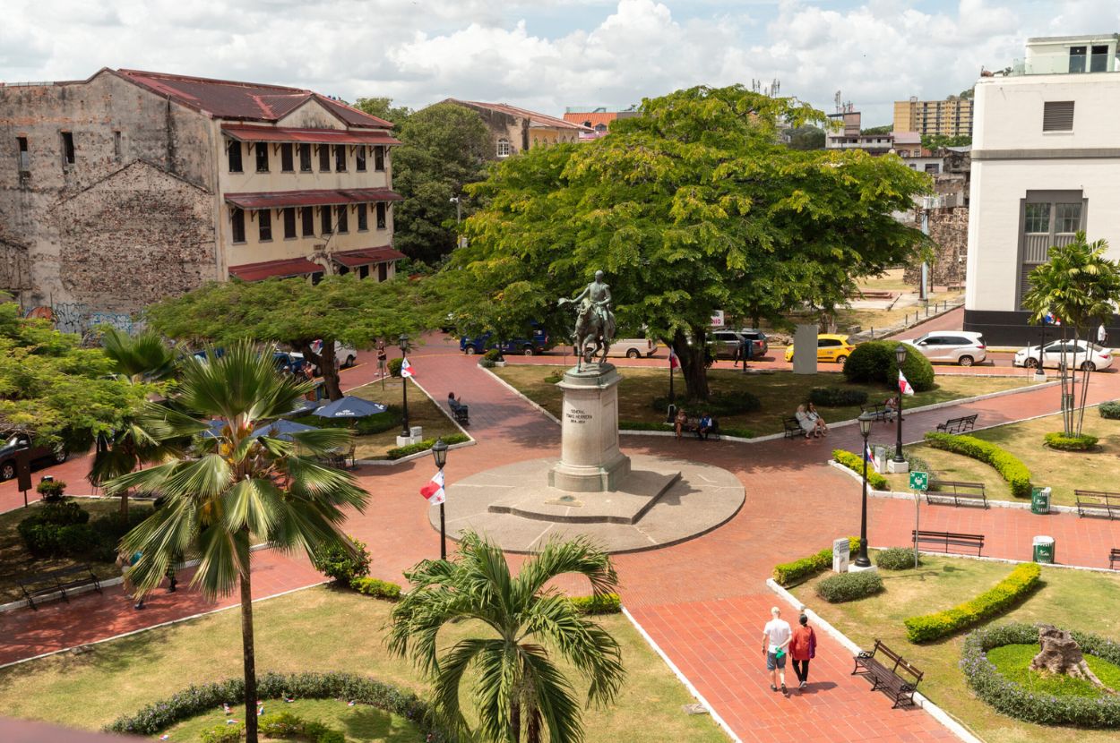 TheSuites Front view of a luxurious hotel